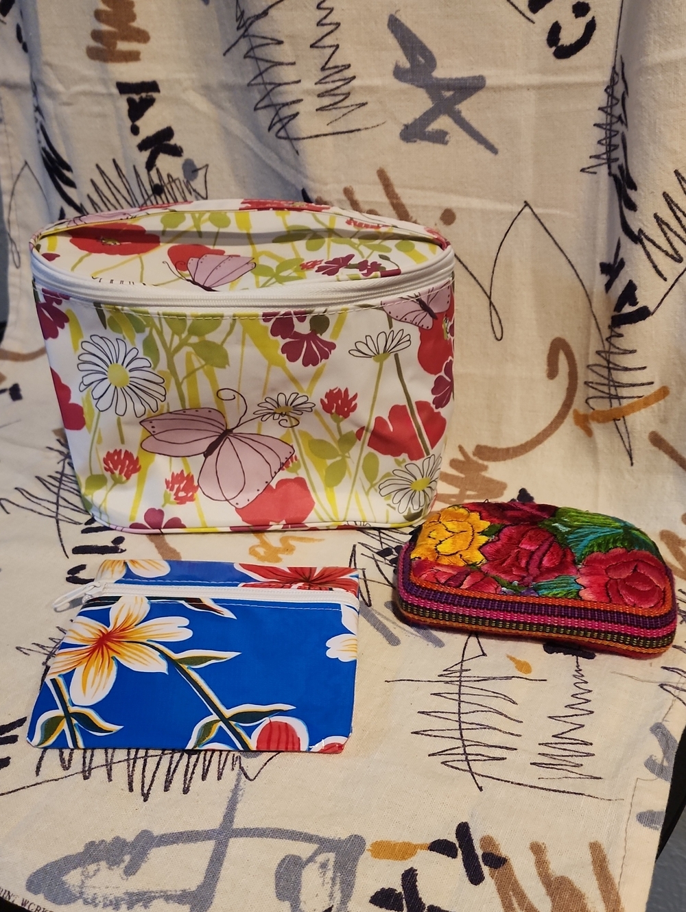 Clinique Floral Cosmetic Case in White, Pink & Green